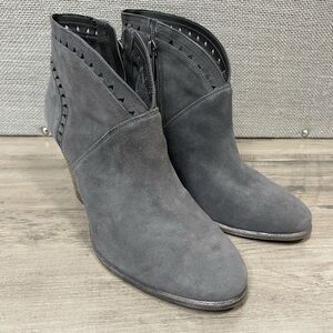 VINCE CAMUTO Fritan Bootie Size 8 M Gray Bootie SUEDE Ankle Stacked Heel Boot